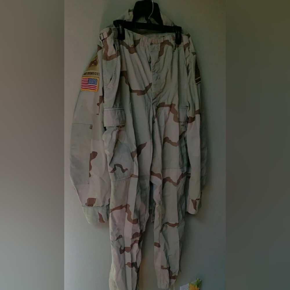 Military BDU Desert Camo Uniform - Med/Long